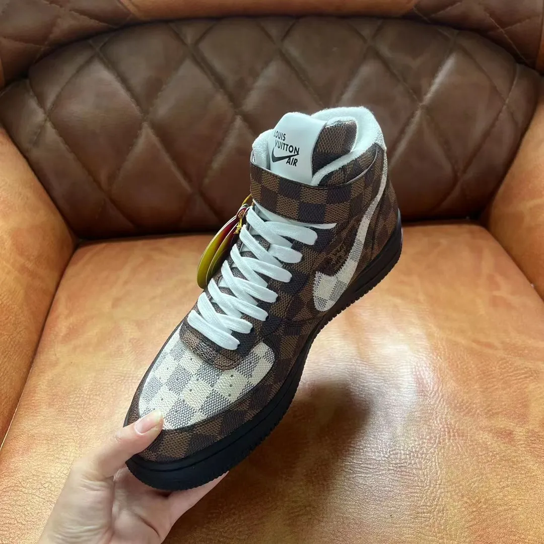 P480 Loui* Vuitto* x OFF-WHITE x Nike three-party collaboration! Trendy and cool men's high-top casual sports shoes with unrivaled color matching. The design idea basically continues the style of THE TEN. The Swoosh line and tongue label have a very familiar visual effect and are both fashionable and trendy! A must-have for fashionistas! The effect on your feet is absolutely stunning! Size: 38-45